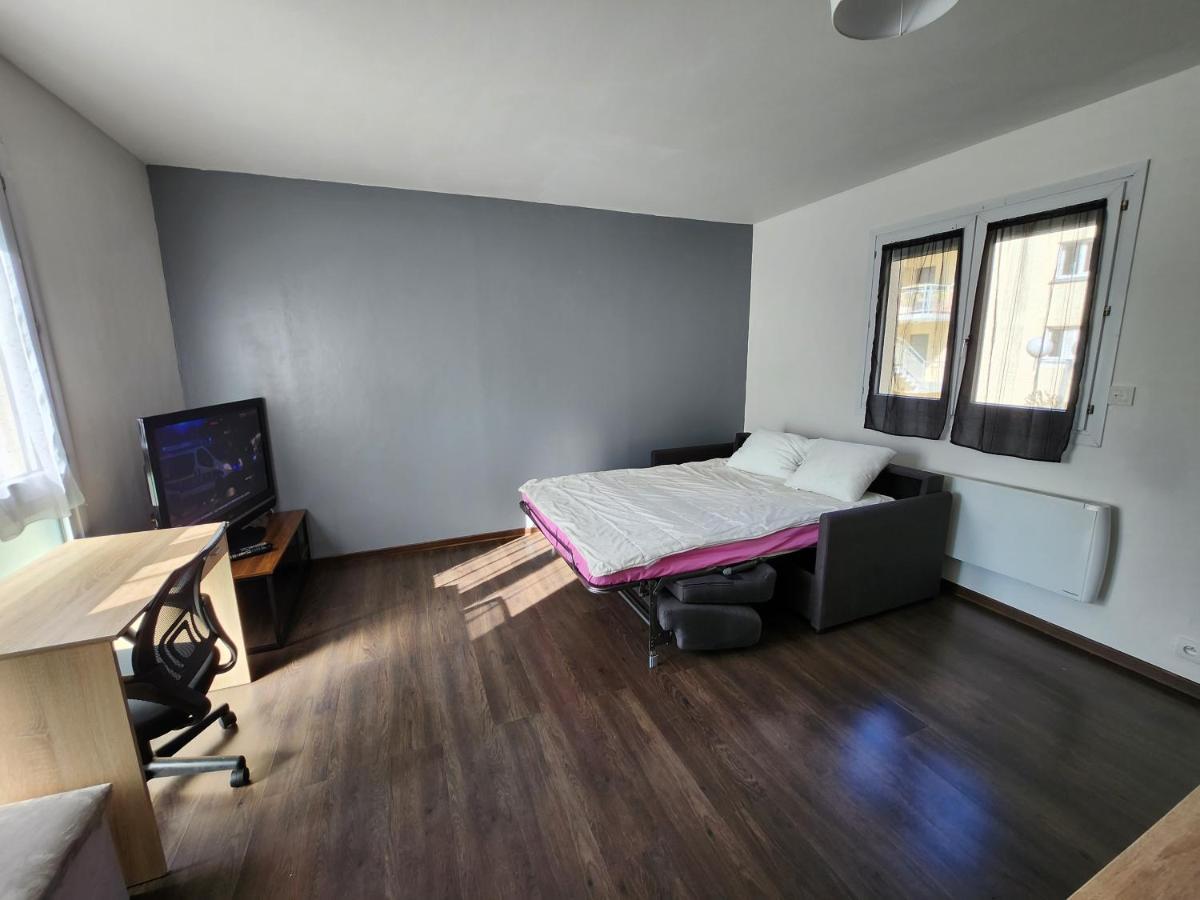 Le Pied A Terre Parisien - 77/94